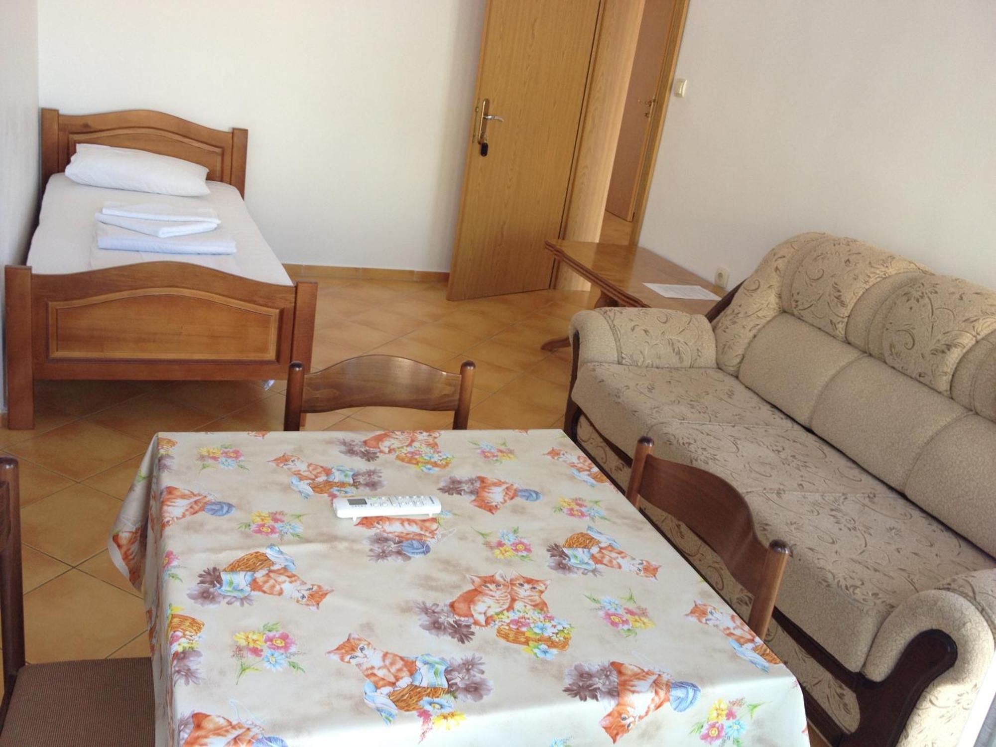 Apartments De Lara يوتجيها المظهر الخارجي الصورة
