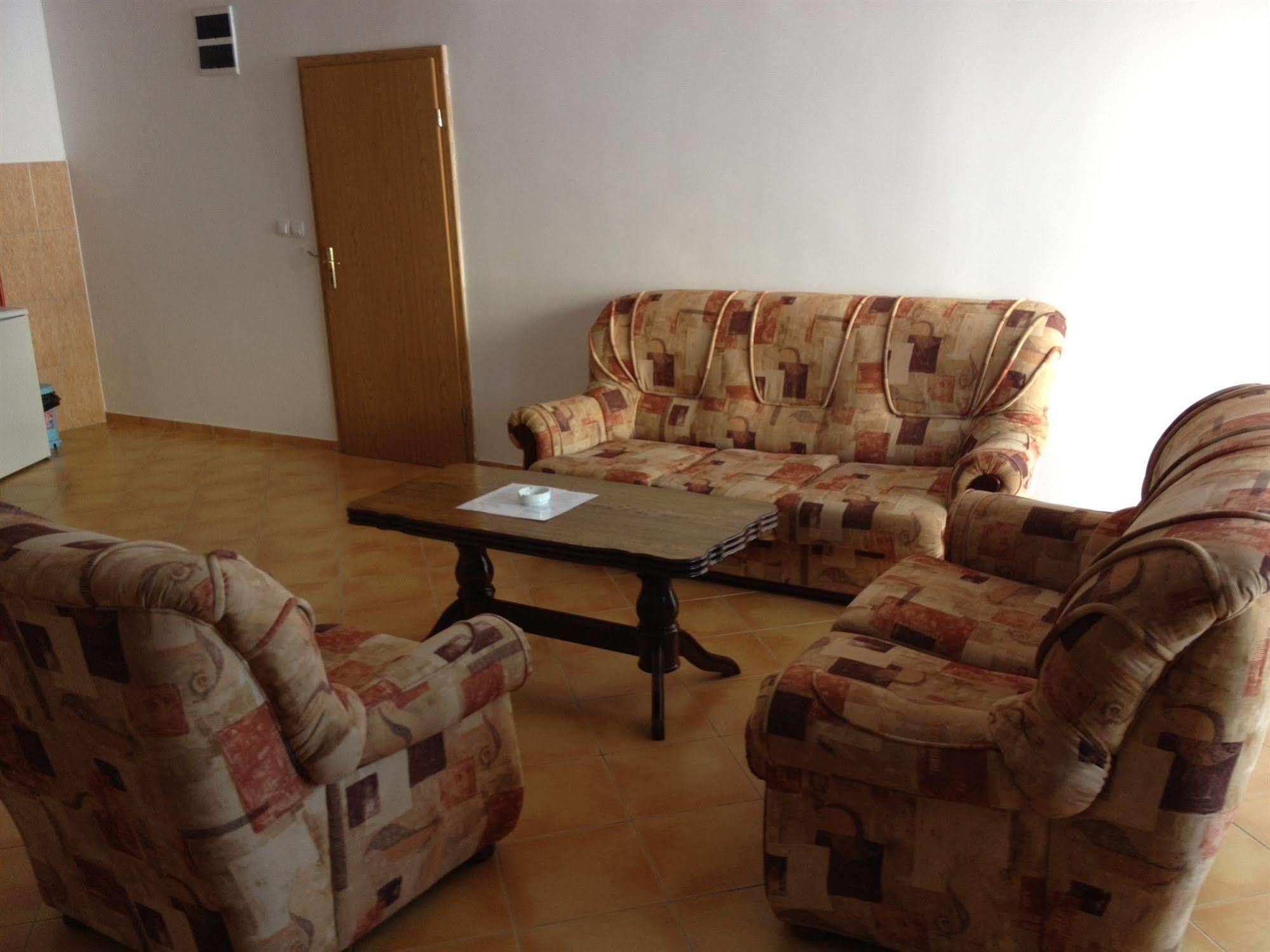 Apartments De Lara يوتجيها المظهر الخارجي الصورة