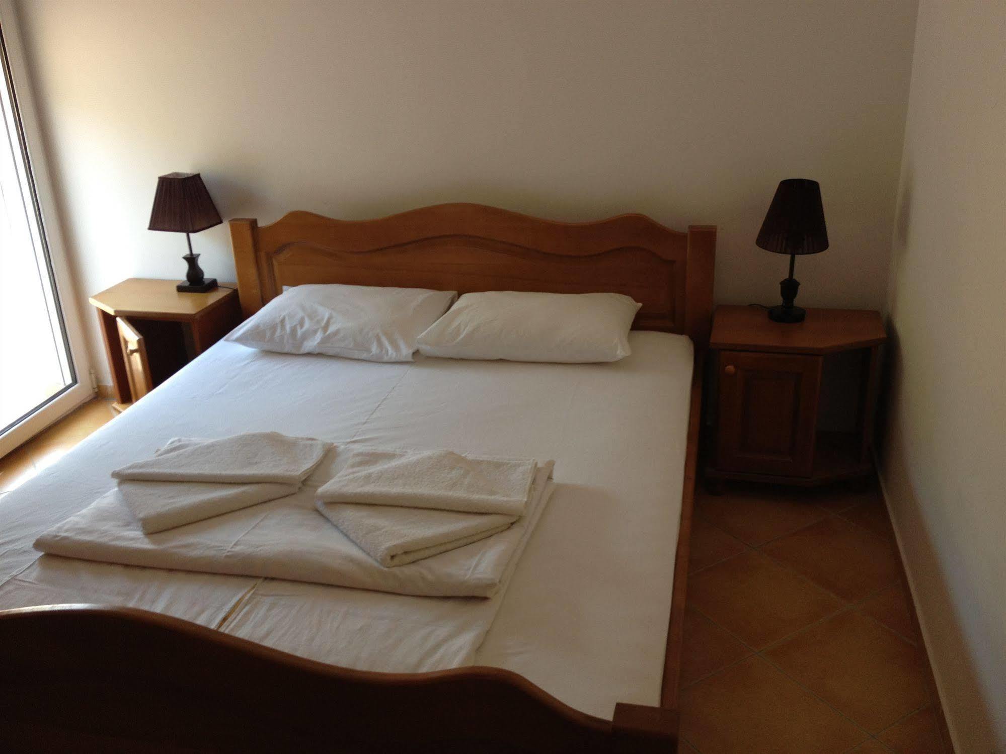 Apartments De Lara يوتجيها المظهر الخارجي الصورة
